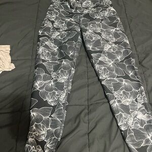 LEGGING BUNDLE L-XL mostly fit XL ALL BRANDS INCLUDING NIKE PAIR